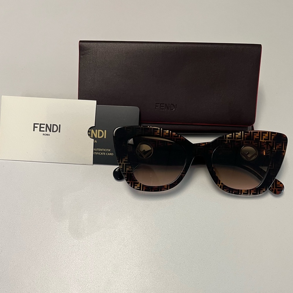 Fendi sunglasses w/ FF monogram